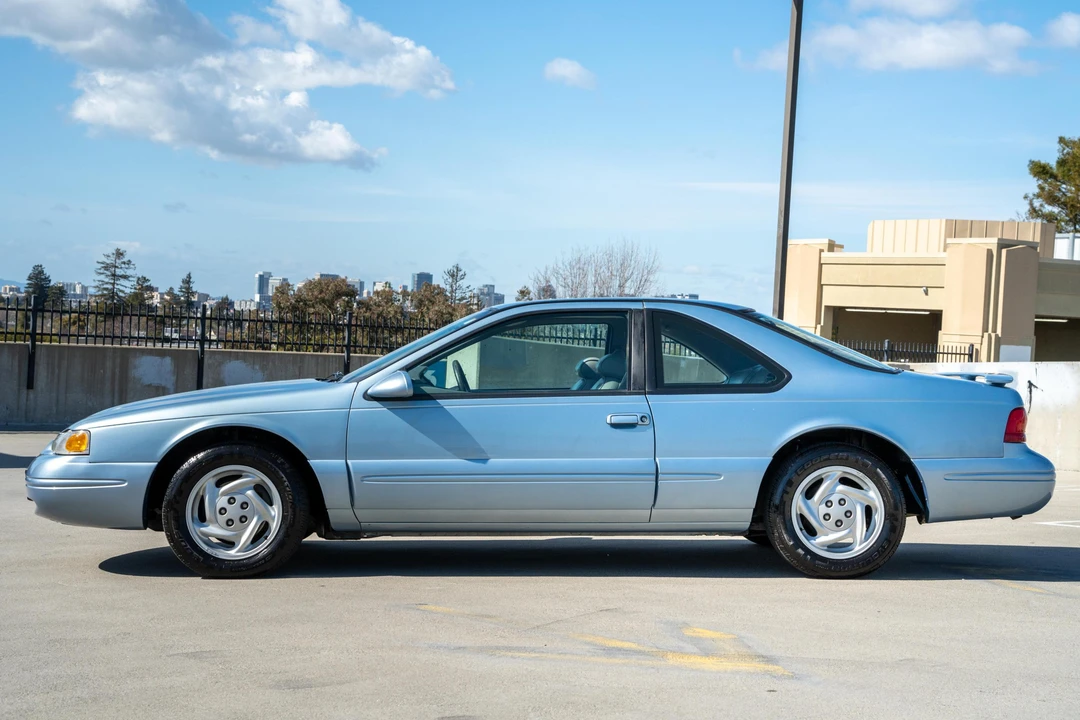 1997 Ford Thunderbird 10th Gen - Image 3 of 31