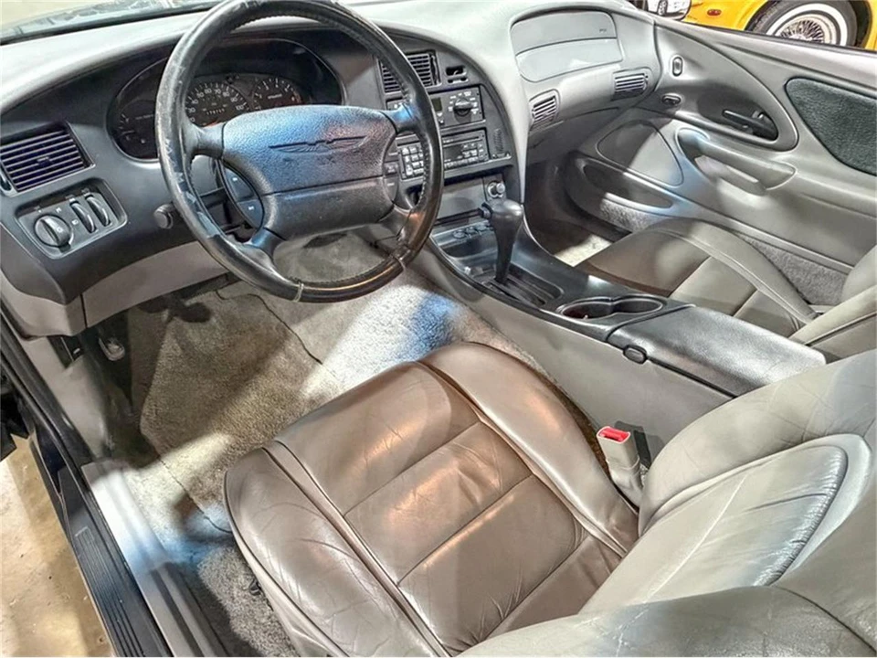 1997 Ford Thunderbird 10th Gen - Image 24 of 31