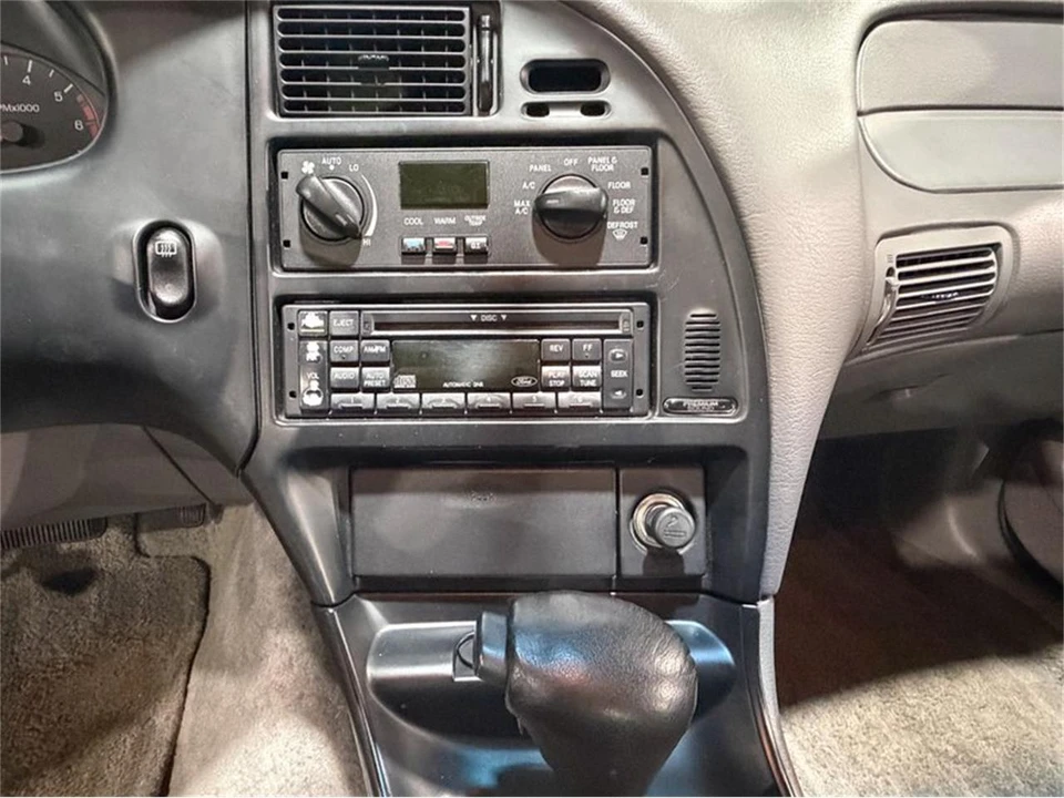 1997 Ford Thunderbird 10th Gen - Image 30 of 31