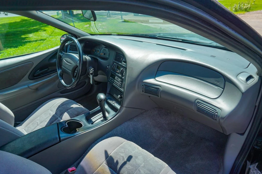 1997 Ford Thunderbird 10th Gen - Image 16 of 20