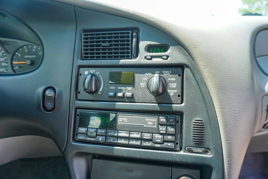1997 Ford Thunderbird 10th Gen - Image 17 of 20