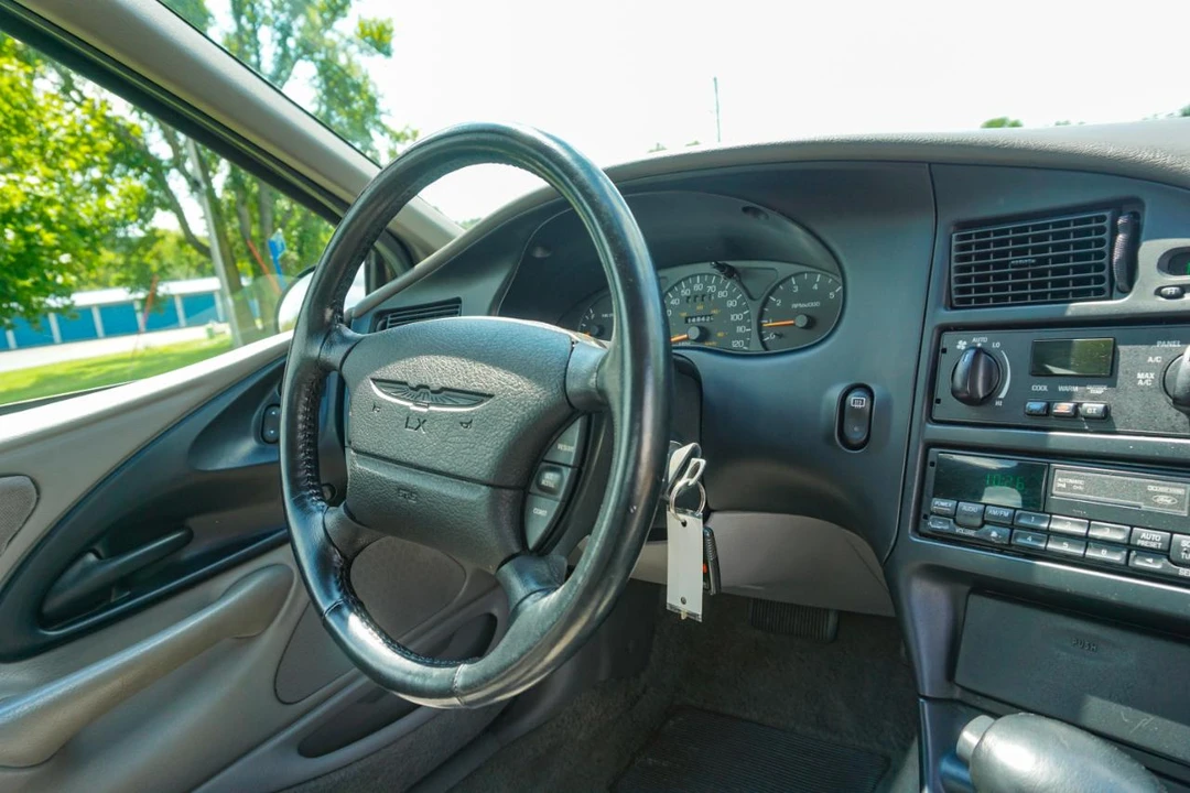 1997 Ford Thunderbird 10th Gen - Image 18 of 20