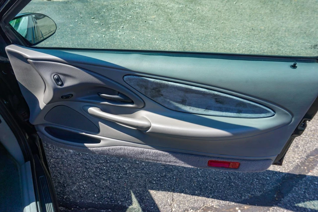 1997 Ford Thunderbird 10th Gen - Image 19 of 20