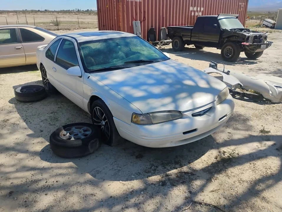 1997 Ford Thunderbird 10th Gen - Image 2 of 4