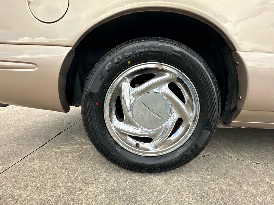 1997 Ford Thunderbird 10th Gen - Image 12 of 31