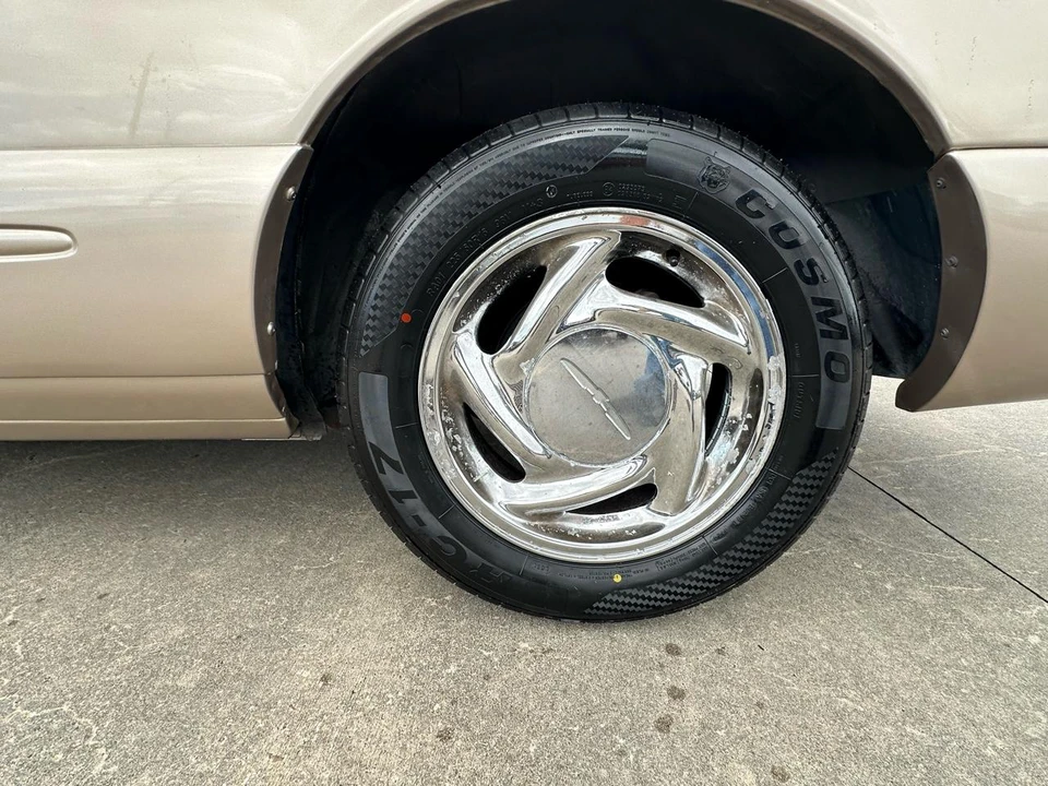1997 Ford Thunderbird 10th Gen - Image 13 of 31
