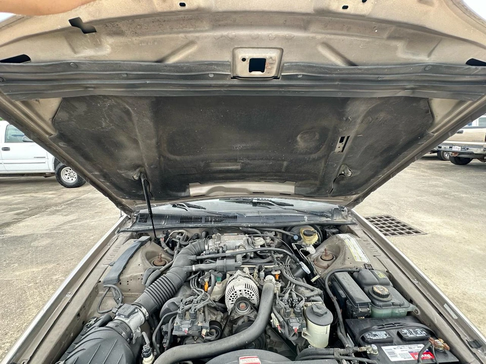 1997 Ford Thunderbird 10th Gen - Image 16 of 31