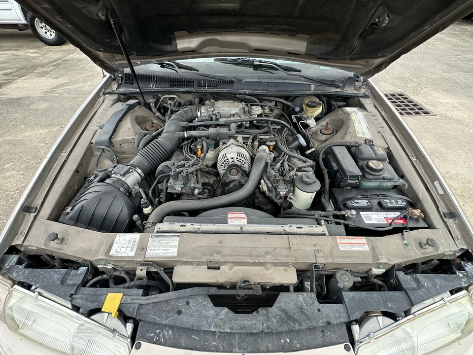 1997 Ford Thunderbird 10th Gen - Image 17 of 31