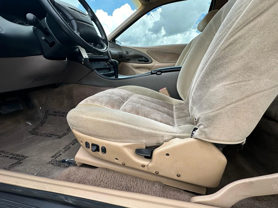1997 Ford Thunderbird 10th Gen - Image 22 of 31