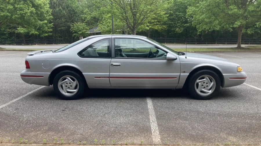 1997 Ford Thunderbird 10th Gen - Image 2 of 13
