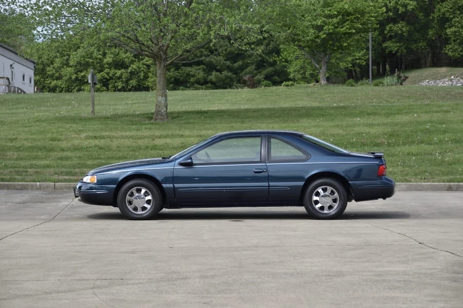 1997 Ford Thunderbird 10th Gen - Image 17 of 28
