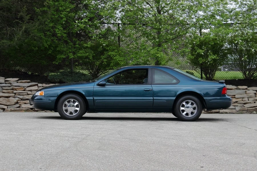 1997 Ford Thunderbird 10th Gen - Image 2 of 31