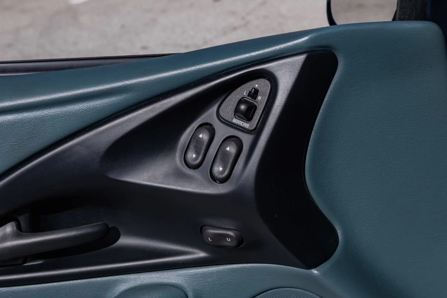 1997 Ford Thunderbird 10th Gen - Image 21 of 31