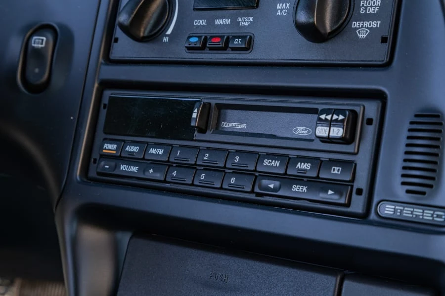 1997 Ford Thunderbird 10th Gen - Image 22 of 31