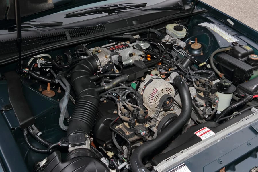 1997 Ford Thunderbird 10th Gen - Image 28 of 31