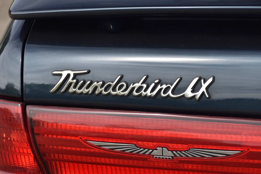 1997 Ford Thunderbird 10th Gen - Image 13 of 28