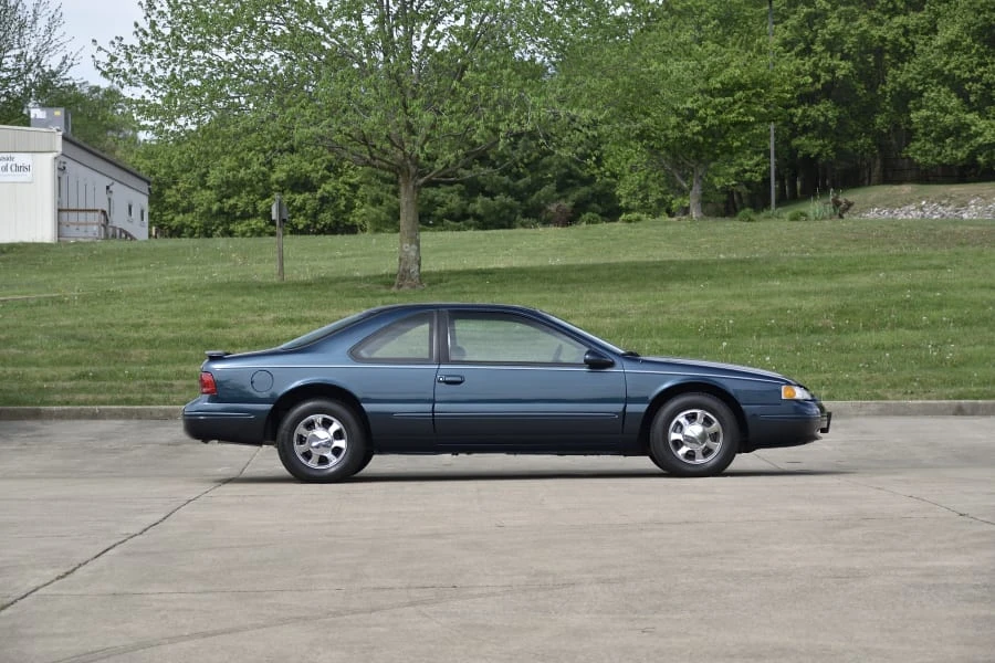 1997 Ford Thunderbird 10th Gen - Image 2 of 28