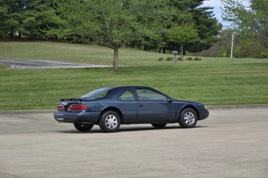 1997 Ford Thunderbird 10th Gen - Image 18 of 28