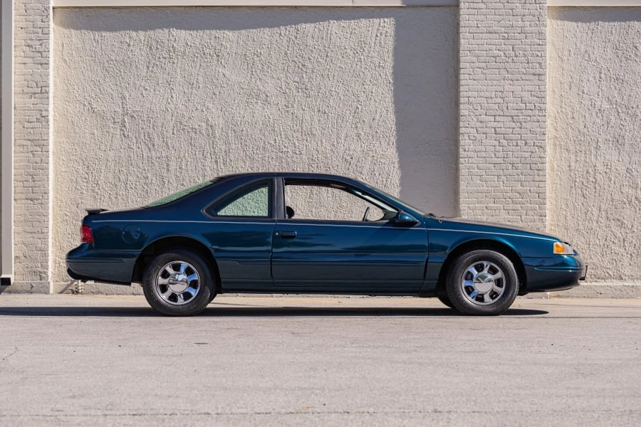 1997 Ford Thunderbird 10th Gen - Image 2 of 31