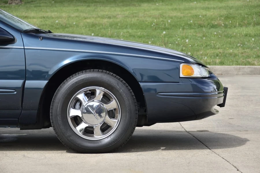 1997 Ford Thunderbird 10th Gen - Image 16 of 28