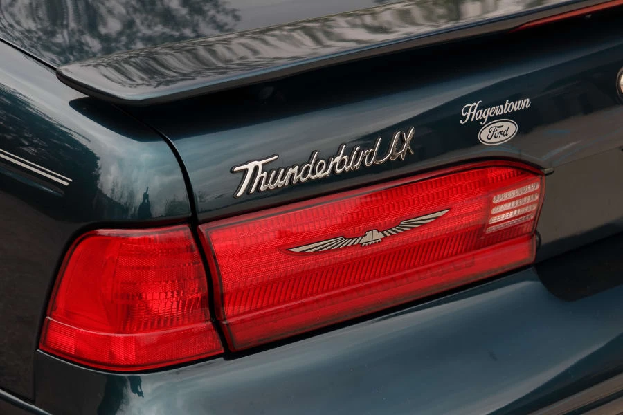 1997 Ford Thunderbird 10th Gen - Image 9 of 31