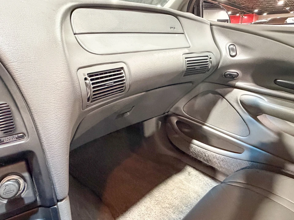 1997 Ford Thunderbird 10th Gen - Image 29 of 31