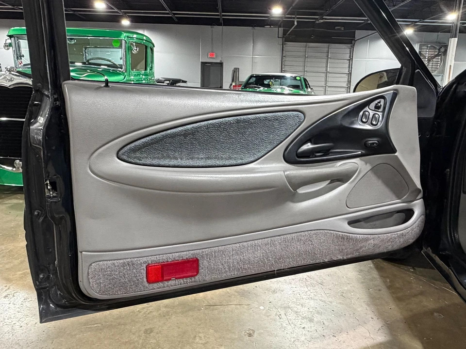 1997 Ford Thunderbird 10th Gen - Image 21 of 31