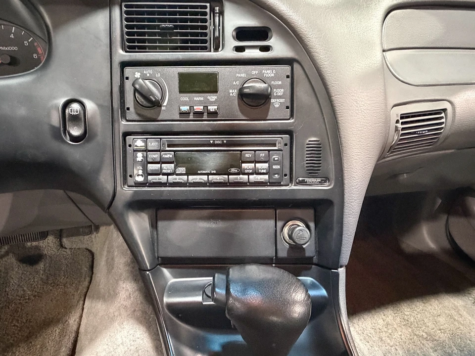 1997 Ford Thunderbird 10th Gen - Image 30 of 31