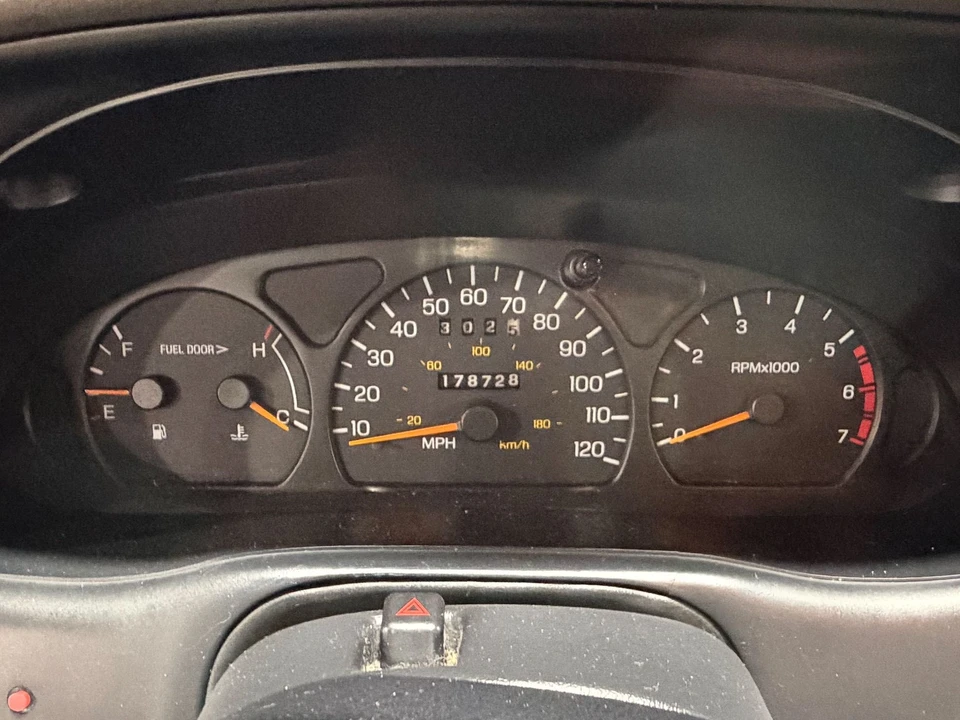 1997 Ford Thunderbird 10th Gen - Image 28 of 31