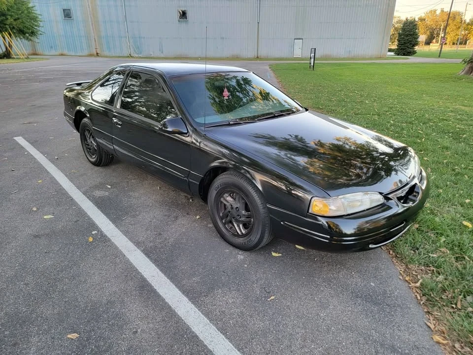 1997 Ford Thunderbird 10th Gen - Image 2 of 5