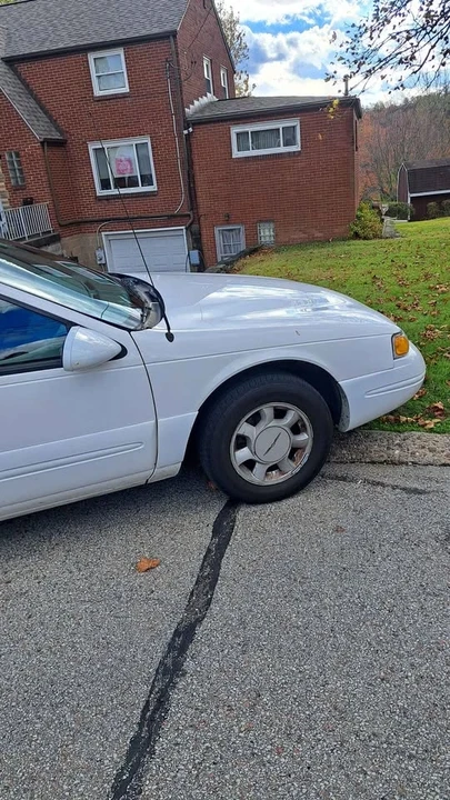 1997 Ford Thunderbird 10th Gen - Image 4 of 10