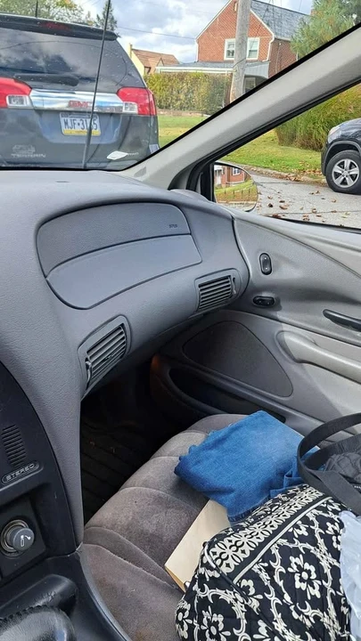 1997 Ford Thunderbird 10th Gen - Image 8 of 10