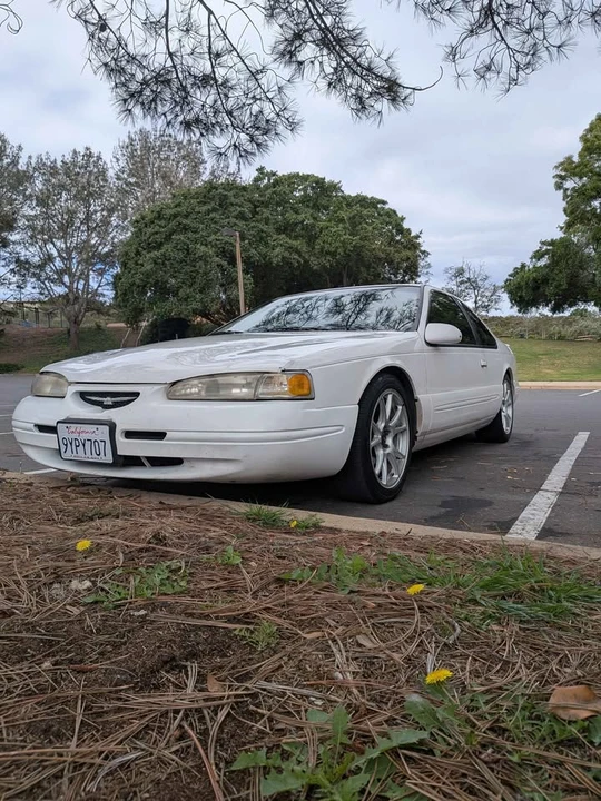 1997 Ford Thunderbird 10th Gen - Image 2 of 12