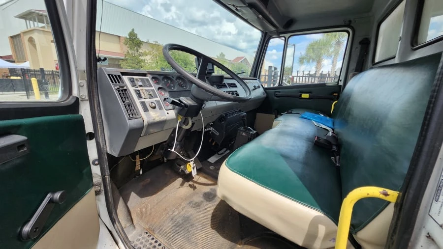 1997 Freightliner - Image 4 of 4
