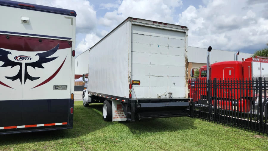 1997 Freightliner - Image 2 of 4