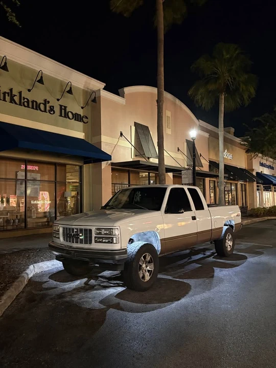 1997 GMC Sierra 1st Gen - Image 2 of 4