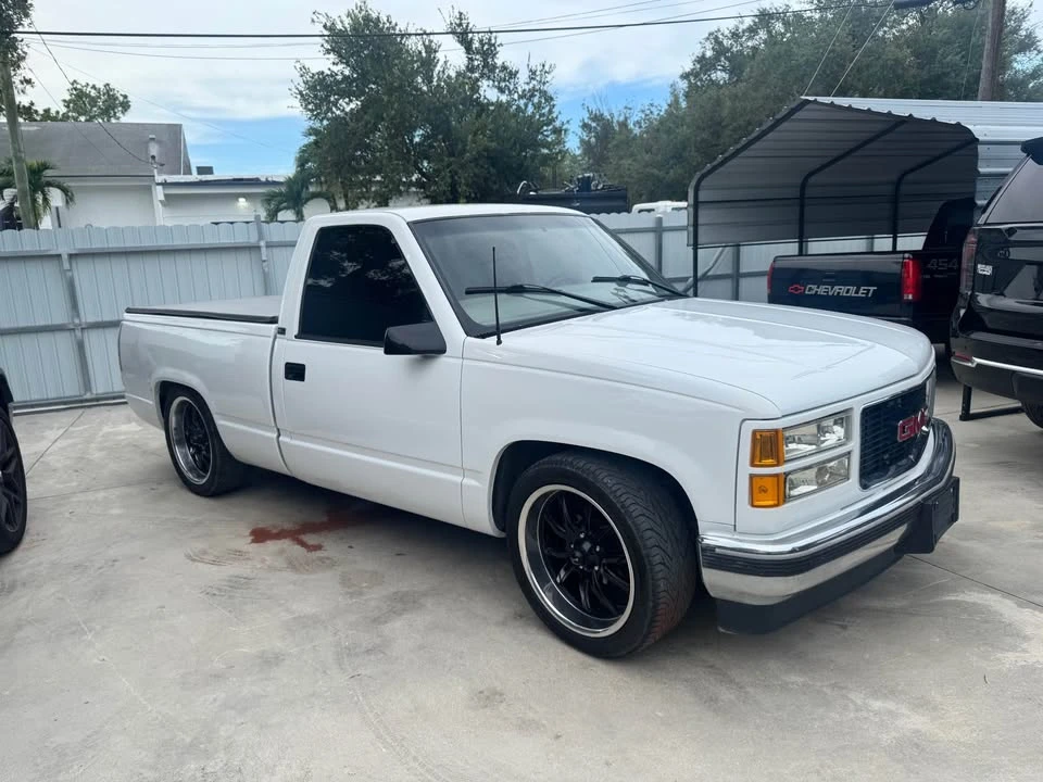 1997 GMC Sierra 1st Gen - Image 2 of 10