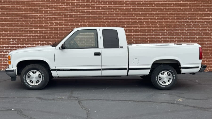 1997 GMC Sierra 1st Gen - Image 2 of 8