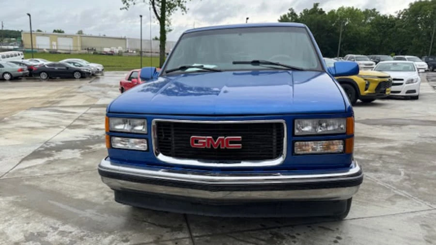 1997 GMC Sierra 1st Gen - Image 2 of 10
