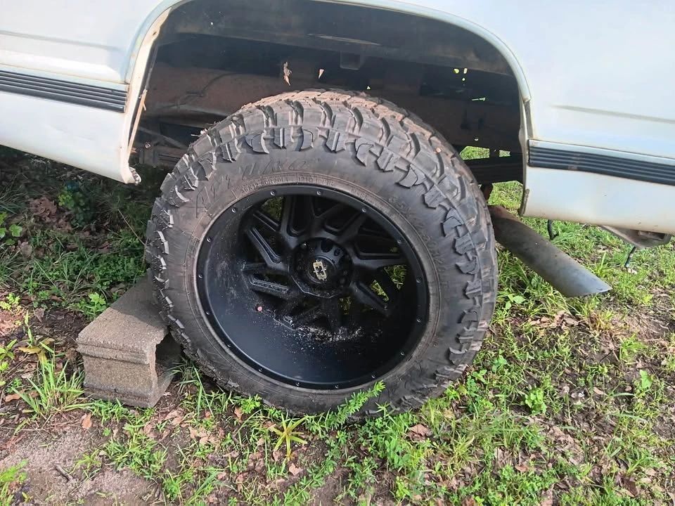 1997 GMC Sierra 1st Gen - Image 2 of 8