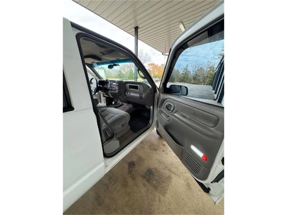 1997 GMC C/K - Image 9 of 24