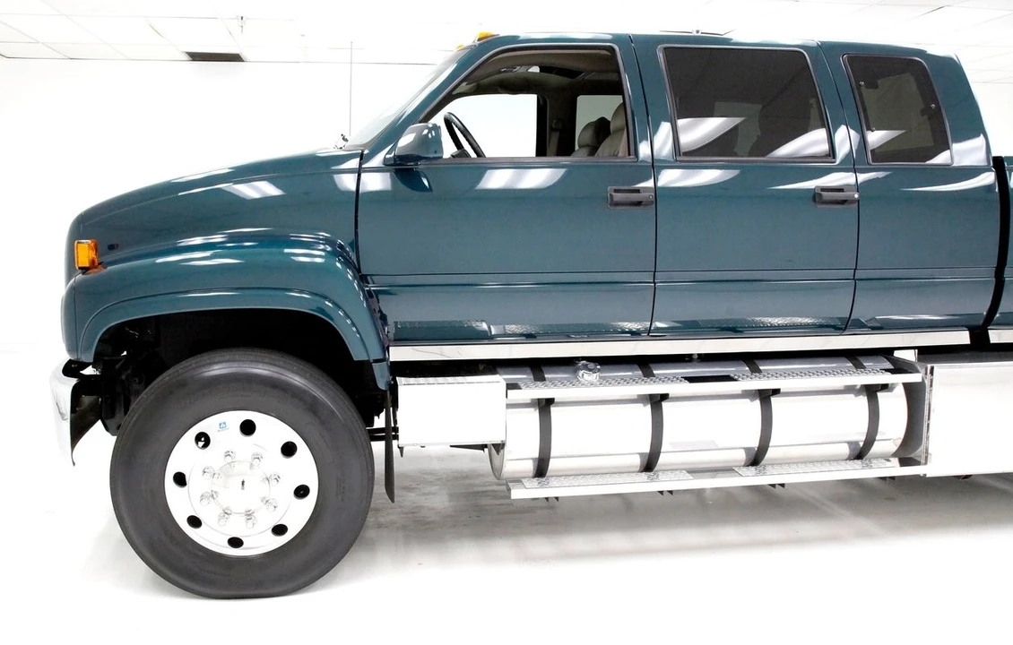 1997 GMC TopKick - Image 2 of 12
