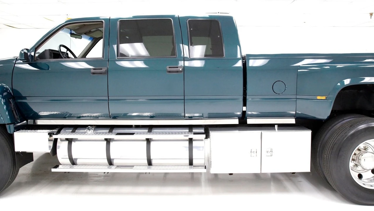 1997 GMC TopKick - Image 3 of 12