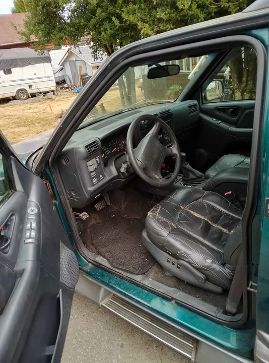 1997 GMC S-15 Jimmy 2nd Gen - Image 4 of 4