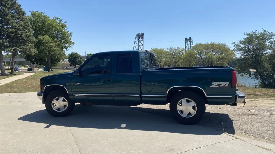 1997 GMC C/K - Image 2 of 17