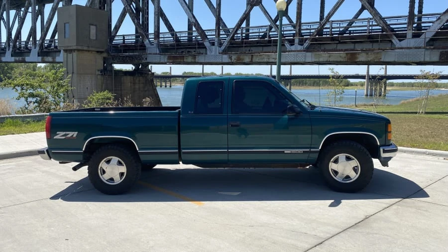 1997 GMC C/K - Image 12 of 17