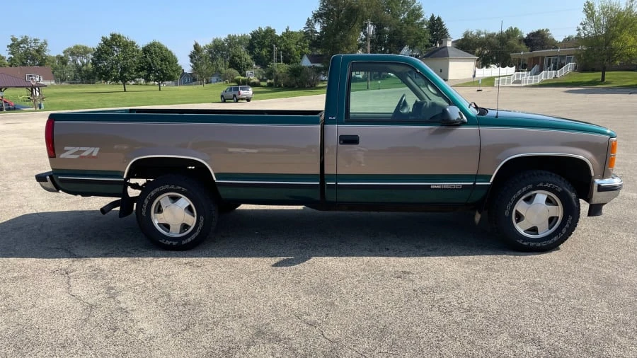 1997 GMC Sierra 1st Gen - Image 2 of 15