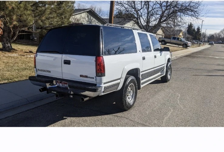 1997 GMC Suburban 8th Gen - Image 4 of 31