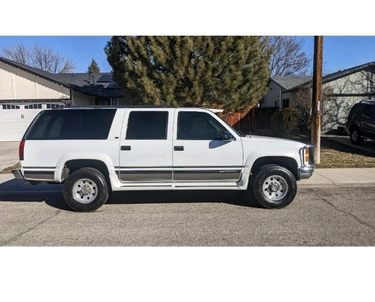 1997 GMC Suburban 8th Gen - Image 6 of 31