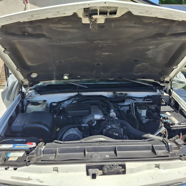 1997 GMC Suburban 8th Gen - Image 10 of 30